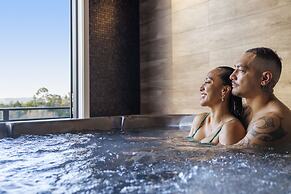 Hidden Lake Hotel and Apartments