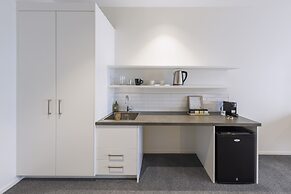 Hidden Lake Hotel and Apartments