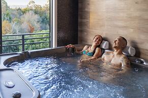 Hidden Lake Hotel and Apartments