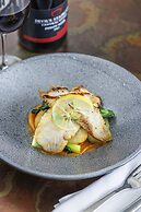 Hidden Lake Hotel and Apartments