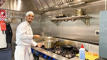 Hidden Lake Hotel and Apartments