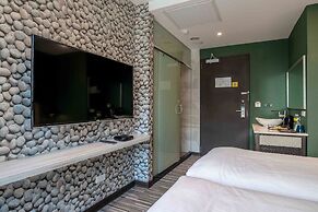 CHECK inn Taichung Ziyou