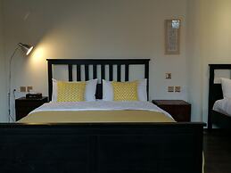 Fly By Knight Courtyard Hotel