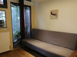 Fly By Knight Courtyard Hotel