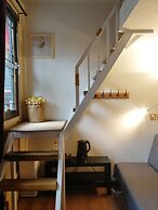 Fly By Knight Courtyard Hotel