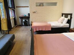 Fly By Knight Courtyard Hotel