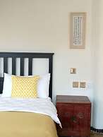 Fly By Knight Courtyard Hotel