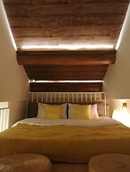 Fly By Knight Courtyard Hotel