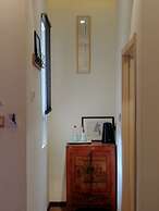 Fly By Knight Courtyard Hotel