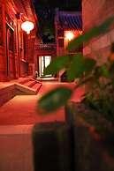 Fly By Knight Courtyard Hotel