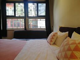 Fly By Knight Courtyard Hotel