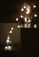 Fly By Knight Courtyard Hotel