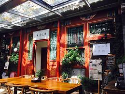 Fly By Knight Courtyard Hotel