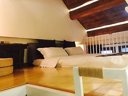 Fly By Knight Courtyard Hotel