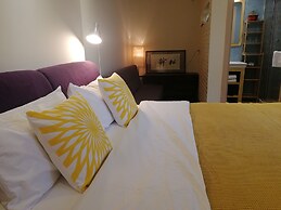 Fly By Knight Courtyard Hotel