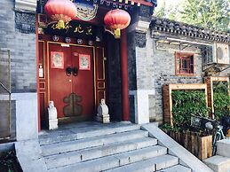 Fly By Knight Courtyard Hotel