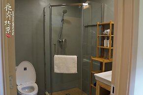 Fly By Knight Courtyard Hotel