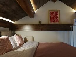 Fly By Knight Courtyard Hotel