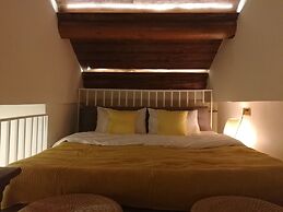 Fly By Knight Courtyard Hotel