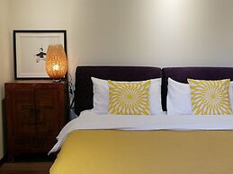 Fly By Knight Courtyard Hotel