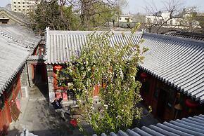 Fly By Knight Courtyard Hotel