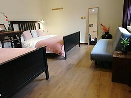 Fly By Knight Courtyard Hotel