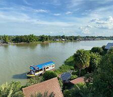 Chaophaya Thara Riverside