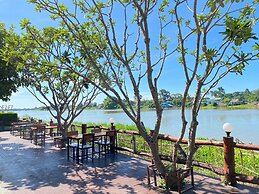 Chaophaya Thara Riverside