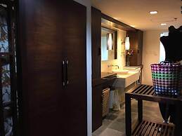 Beijing New World CBD Apartment