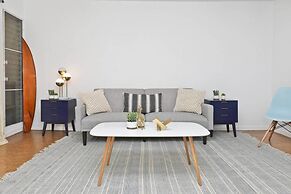 Large 2br/2ba Steps to Waikiki Beach by Domio