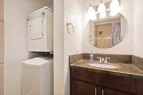 Large 2br/2ba Steps to Waikiki Beach by Domio