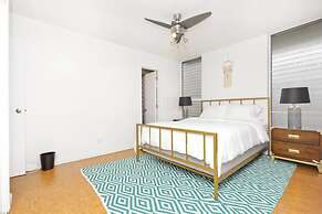 Large 2br/2ba Steps to Waikiki Beach by Domio