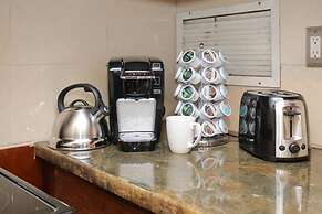 Large 2br/2ba Steps to Waikiki Beach by Domio