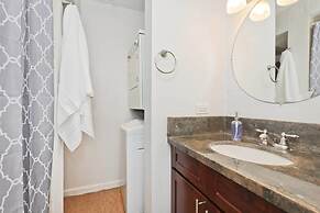 Large 2br/2ba Steps to Waikiki Beach by Domio