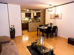 Arpad Bridge Apartments