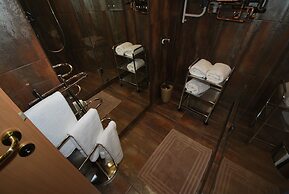 Arpad Bridge Apartments