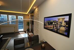 Arpad Bridge Apartments