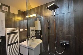 Arpad Bridge Apartments