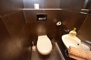 Arpad Bridge Apartments