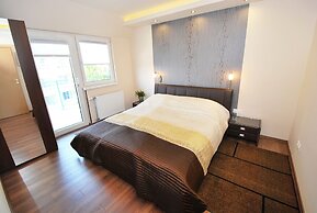 Arpad Bridge Apartments