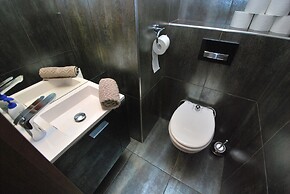 Arpad Bridge Apartments