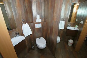 Arpad Bridge Apartments