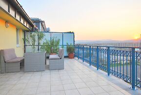 Arpad Bridge Apartments