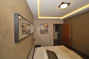 Arpad Bridge Apartments