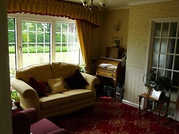 Pine Lodge Bed & Breakfast