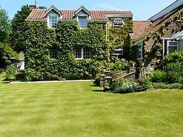 Pine Lodge Bed & Breakfast