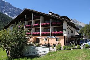 Hotel Alpina