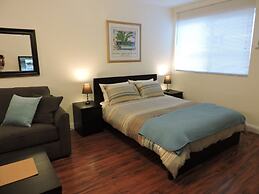 Seabreeze Beachside Studios by ValGal