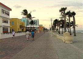 Seabreeze Beachside Studios by ValGal