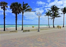 Seabreeze Beachside Studios by ValGal